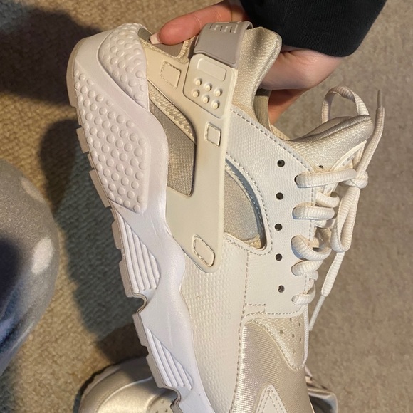 Women’s Nike Huaraches. Size 6.5. Cream/off white. - Picture 7 of 8